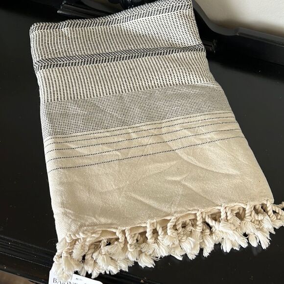 THE BARINE THROW